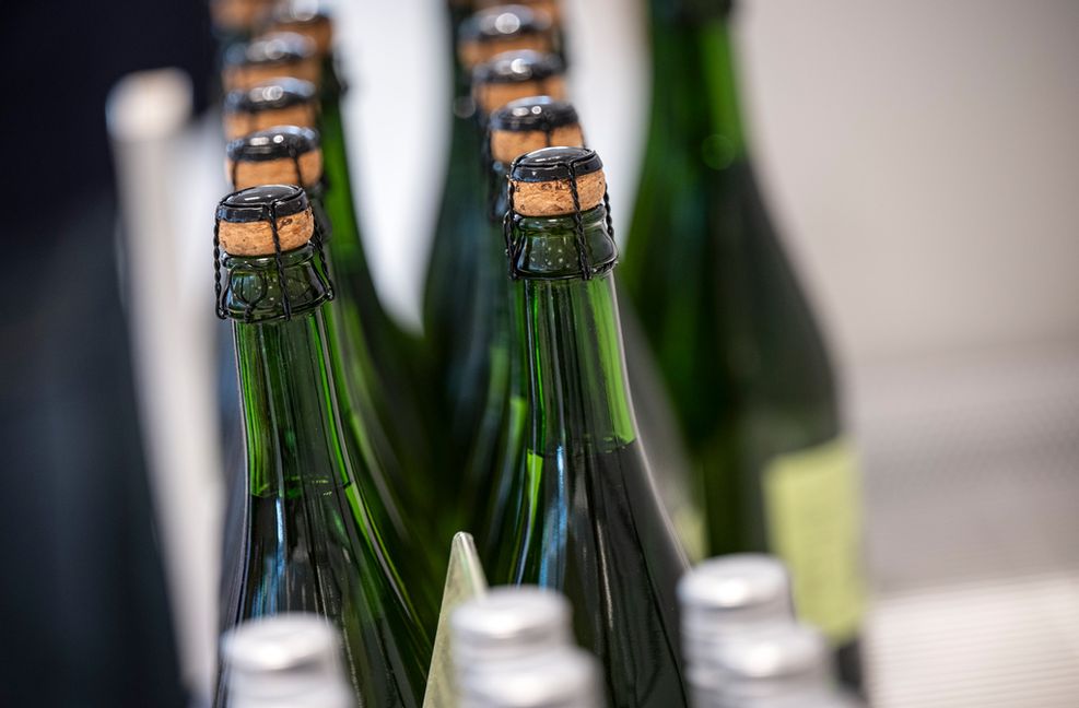 Regeringen vill tillåta gårdsförsäljning av alkohol, men frågan är om det strider mot EU-rätten. Arkivbild. Johan Nilsson/TT