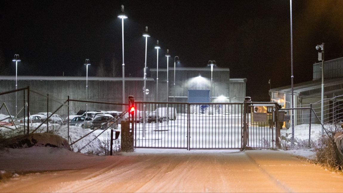 Den där röda lampan bidrar åtminstone lite till julstämningen. FOTO: Audun Braastad/TT