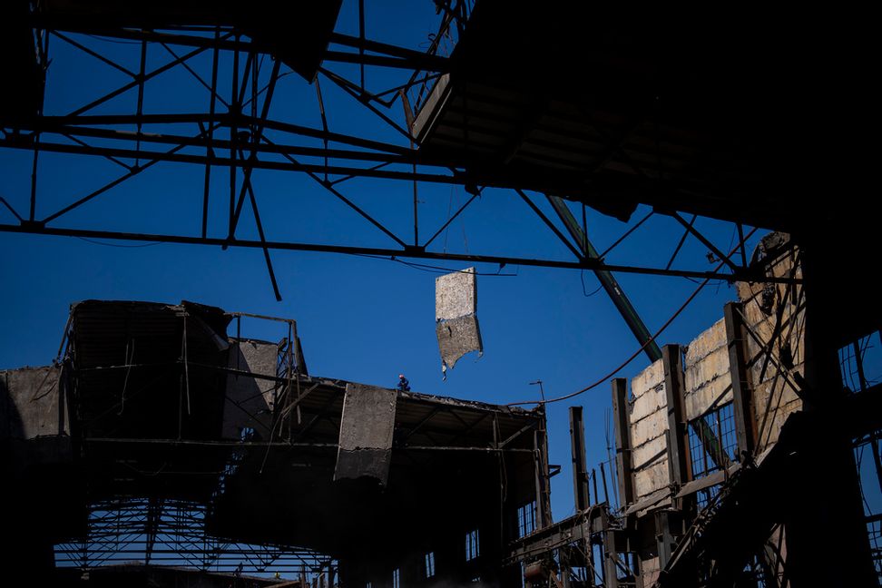 Förödelse efter ett tidigare anfall mot ett ukrainskt kraftverk. Bild från i maj. Foto: Francisco Seco/AP/TT
