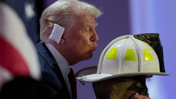 Trump hyllade 50-årige Corey Comperatore, som bland annat var beredskapsbrandman från Pennsylvania. Han fanns i publiken vid helgens attentat och sköts ihjäl vid helgens attentat mot Trumps valmöte. Foto: MATT ROURKE/AP/TT