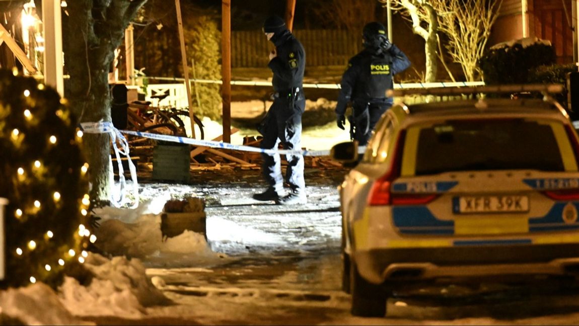 Polis på plats efter explosionen i Tynnered. Foto: Björn Larsson Rosvall/TT