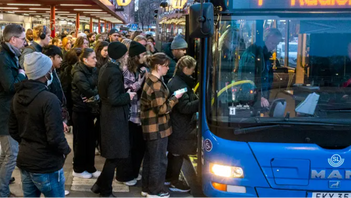 Genrebild. KD hävdar att vänsterstyrets särkrav på Stockholms busstrafik skapar problem för både operatörer och passagerare. Foto: Claudio Bresciani/TT
