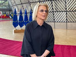 Finansminister Elisabeth Svantesson på väg in till tisdagens EU-möte i Bryssel. Foto: WIktor Nummelin/TT