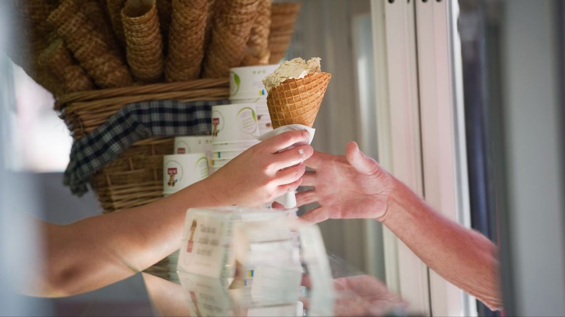 En glasskiosk i Uppsala användes för att tvätta pengar från gängkriminalitet. Under åtta år såldes glass för miljoner. Bilden är en genrebild. Foto: Fredrik Sandberg/TT