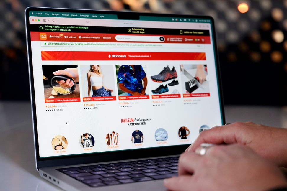 Svenskarna har de senaste åren handlat allt mer från Kina, inte minst från lågprisföretagen Temu och Shein. Jessica Gow/TT