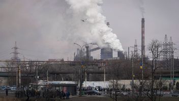 Ståverket Azovstal i Mariupol är under rysk attack under onsdagen. Foto: Sergei Grits/AP/TT