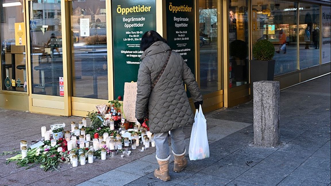 Mordplatsen utanför Macdonald’s i Vällingby. Foto: Fredrik Sandberg/TT