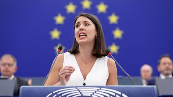 Irene Montero vill byta ut högerpersoner i Spanien med migranter. Foto: Jean-Francois Badias/AP/TT