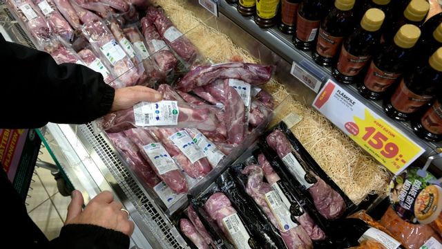 Problem med köttstölder får allt fler matbutiker att låsa in sitt kött. Foto: Janerik Henriksson/TT
