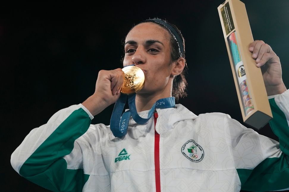Imane Khelif, tog guld i sin viktklass i OS i Paris, måste .  Ariana Cubillos/AP/TT