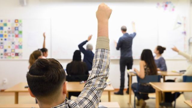 Stökiga klassrum får lärare att överväga att byta skola eller lämna yrket helt. ”Det är fruktansvärt om fler lärare lämnar yrket”, säger David Gustafsson. Foto: Henrik Montgomery/TT.