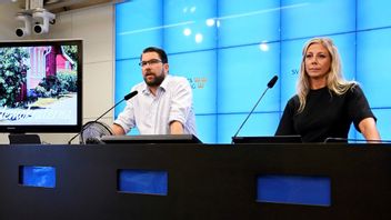 Sverigedemokraternas partiledare Jimmie Åkesson tillsammans med gruppledare Linda Lindberg under en pressträff om tandvårdsreformen. Foto: Anders Wiklund/TT 