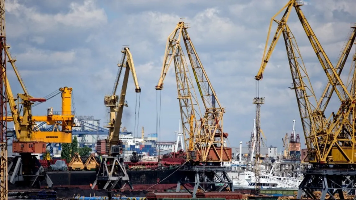 Lyftkranar i hamnen i Odessa. Foto Adam Ihse / TT /