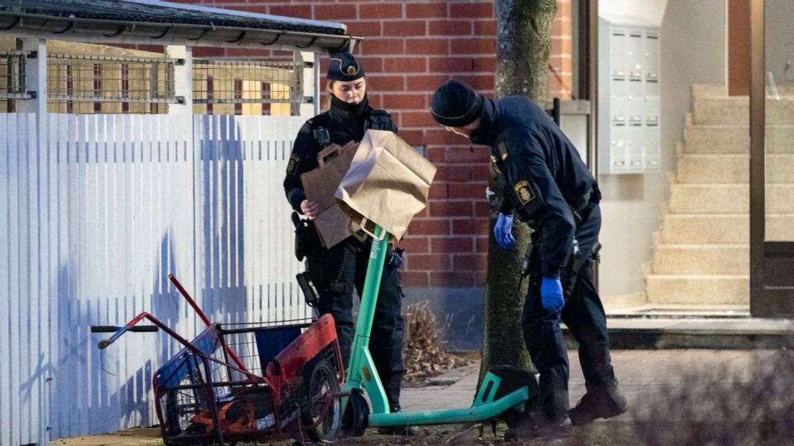 Polisen var på plats på Docentgatan i Malmö under natten och morgonen. Foto: Johan Nilsson/TT