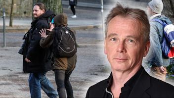 Roger Sahlström jagas bort av vänsterdemonstranter år 2013. Det har inte blivit bättre sedan dess. Foto: DRAGO PRVULOVIC / TT