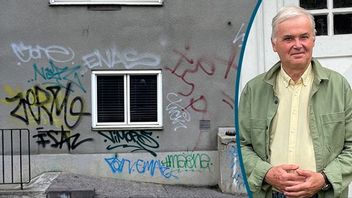 ”Om och när Dagens Nyheter inte längre går att skilja från en broschyr från Socialstyrelsen kommer klottret på väggarna att överta dess roll.” FOTO: Janerik Henriksson/TT