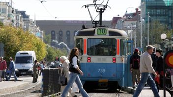 Göteborgs spårvagnstrafik är en del av stadens infrastruktur. Samtidigt ökar kommunens skulder kraftigt - nästa år planerar staden att låna ytterligare 5,5 miljarder kronor. Arkivbild. Foto: Fredrik Sandberg/TT