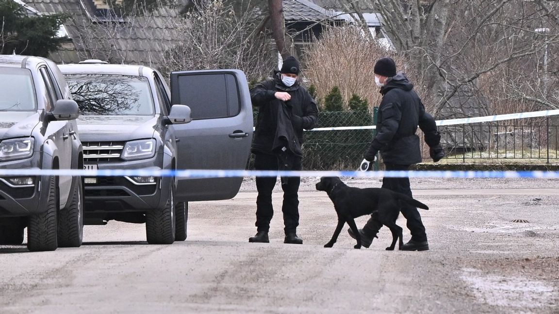 Ett misstänkt föremål har hittats och omhändertagits av polisens bombtekniker i Tumba i sydvästra Stockholm under måndagsmorgonen. Foto: Claudio Bresciani/TT