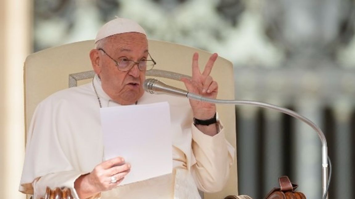 Påve Franciskus får kritik från flera håll. Foto: AP Photo/Andrew Medichini