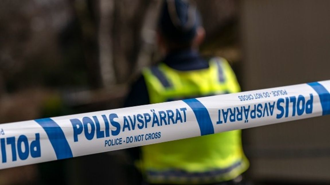 Polisen har spärrat av platsen och en lägenhet. Arkivbild. Foto: Johan Nilsson/TT