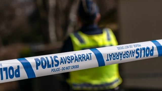 Polisen har spärrat av platsen och en lägenhet. Arkivbild. Foto: Johan Nilsson/TT