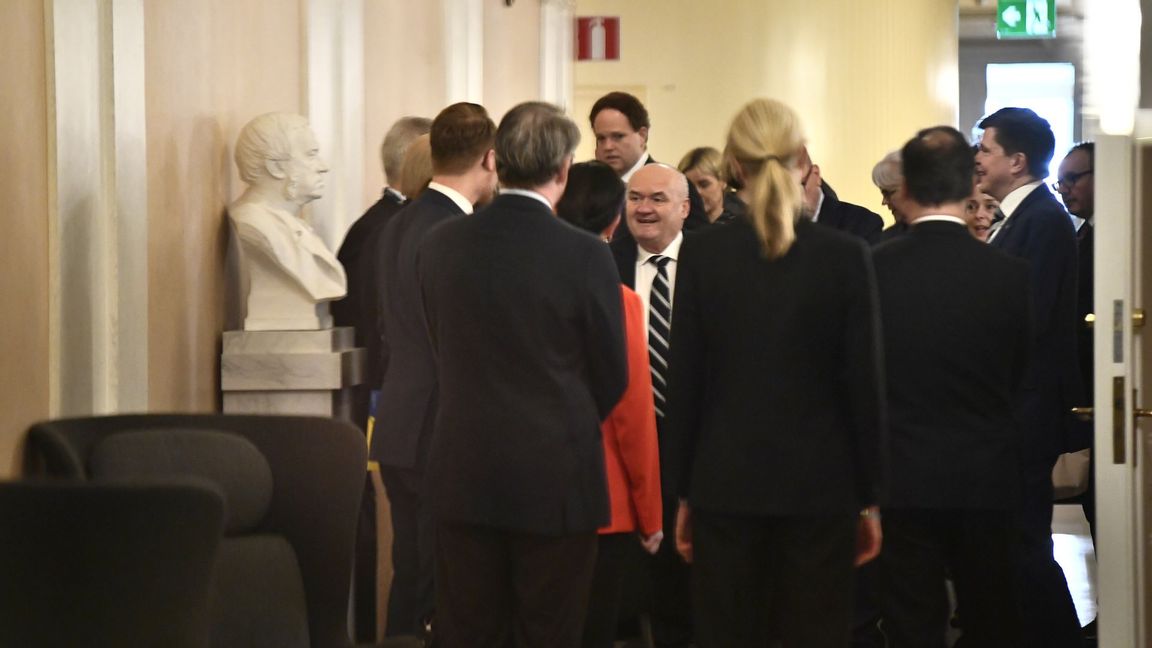 Ungerska parlamentariker på plats i riksdagen för att träffa Andreas Norlén. Foto: Caisa Rasmussen/TT