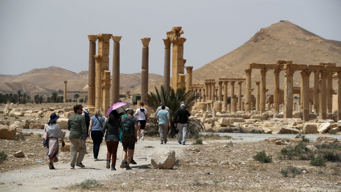 Turistvisning i Palmyra, Syrien. Foto: Omar Sanadiki