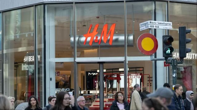 H&M väntas redovisa ett bruttoresultat på 28,2 miljarder kronor i morgon. Foto: TT