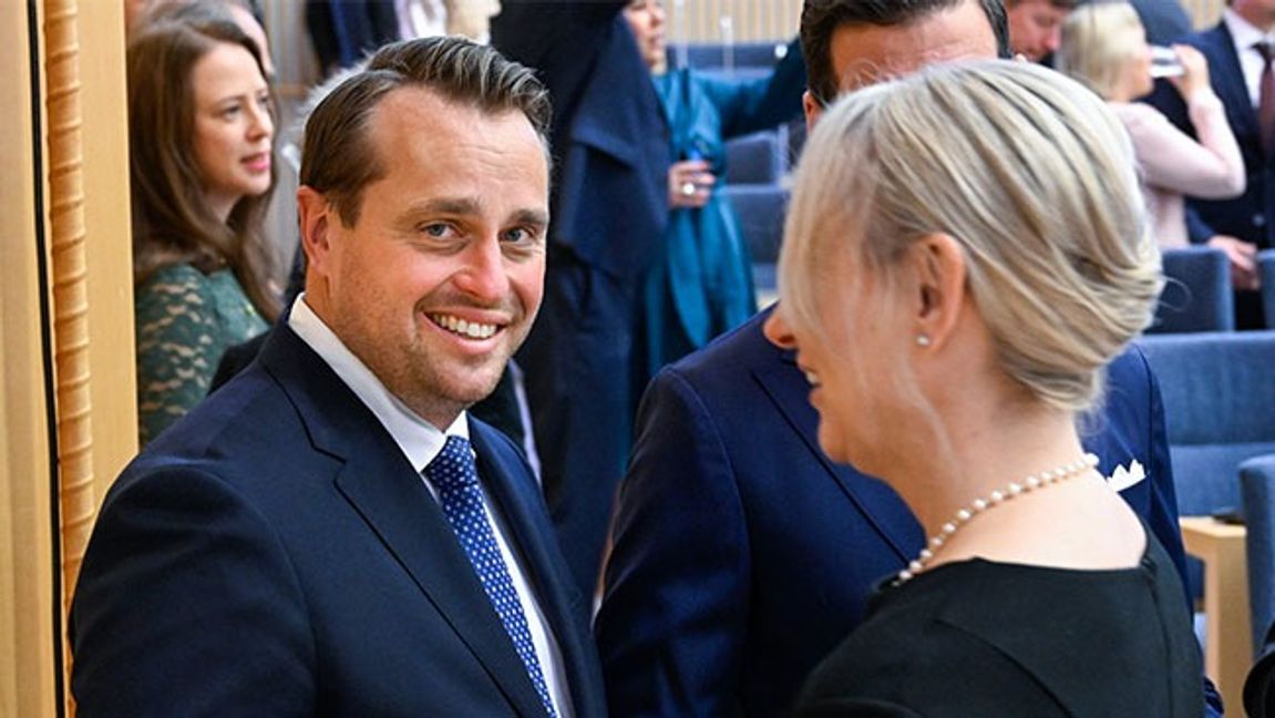 Christian Sonesson (M) och Jessica Stegrud (SD) efter riksmötets öppnande hösten 2022. Foto: Henrik Montgomery / TT 