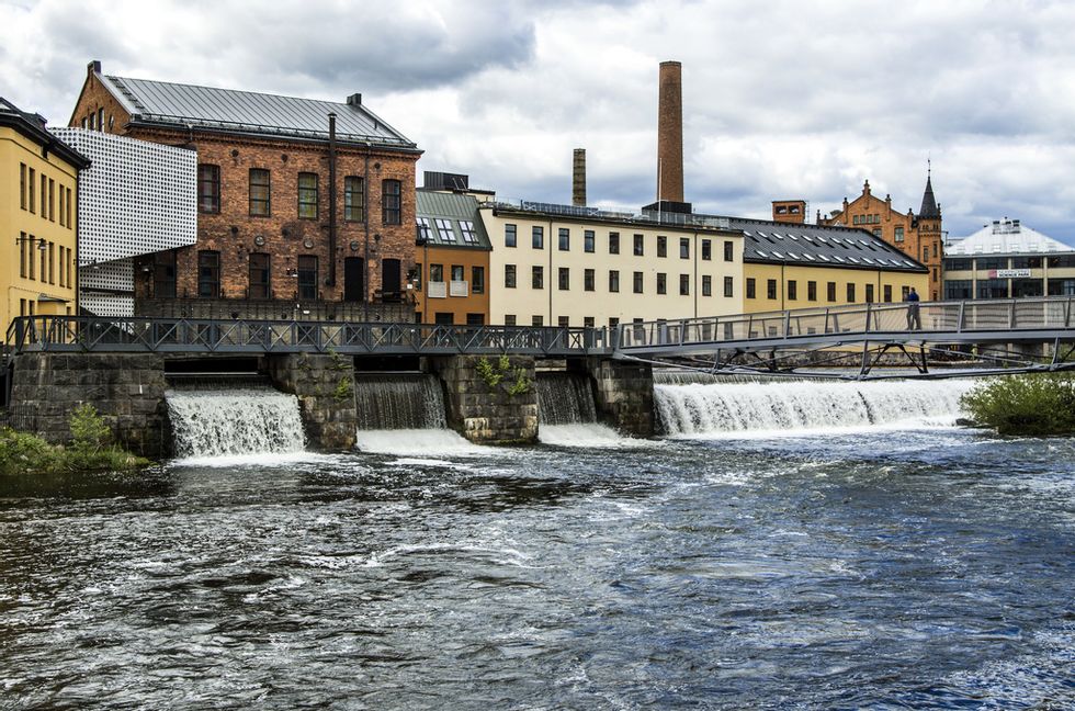 Motala ström har rensats från oljan med hjälp av en sugbil. Arkivbild. Foto: Claudio Bresciani/TT