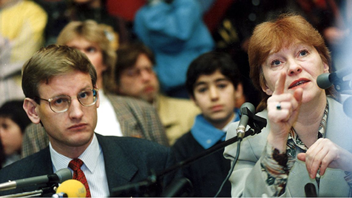 Carl Bildt och Birgit Friggebo besöker Rinkeby Folkets Hus 1992. Foto: Yvonne Åsell/TT