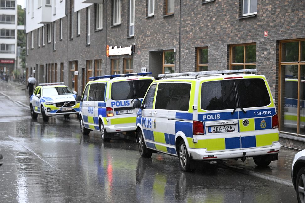 Skott har avlossats mot en lägenhetsdörr på Södermalm i centrala Stockholm. Foto: Jessica Gow/TT