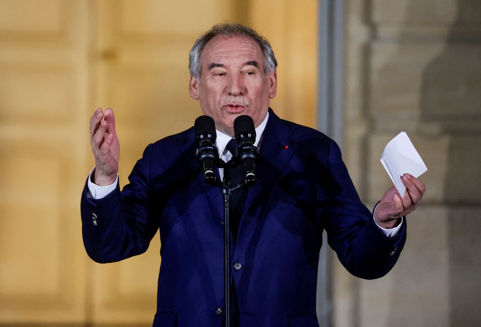 Frankrikes nyutnämnde premiärminister Francois Bayrou. En av hans svårare uppgifter blir att få igenom en budget snabbt. Abdul Saboor/AP/TT