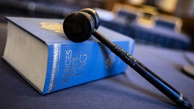 En kvinna döms för att ha lurat sin 18-åriga dotter till utlandet för att gifta bort henne. Foto: Johan Nilsson/TT