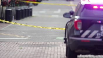 Polis spärrade av området kring Pearl Street i Boulder efter terrorattacken där sex judiska demonstranter skadades av molotovcocktails. Foto: David Zalubowski/AP/TT