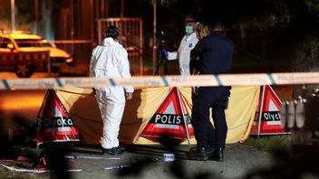 Polis på plats i Vivalla efter gårdagens dödsskjutning. Foto: Pavel Koubek/TT