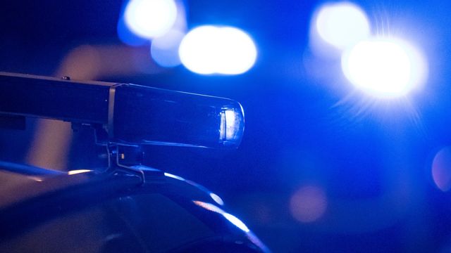 Två pojkar kördes hem till sina föräldrar i samband med att räddningstjänsten i Malmö utsattes för stenkastning. Arkivbild. Foto: Johan Nilsson/TT.