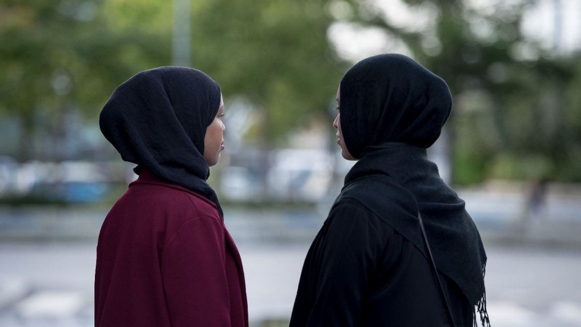 Skola i Växjö tvingade eleverna att täcka sig inför ett moskébesök. Foto: Johansen, Carina