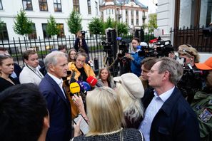 Jonas Gahr Støre möter pressen på tisdagsmorgonen. Foto: Gorm Kallestad/NTB/TT