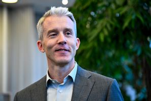 Per Narvinger, chef för Ericssons affärsområde Networks, intervjuas på huvudkontoret i Kista i samband med delårsrapporten. Foto: Lars Schröder/TT