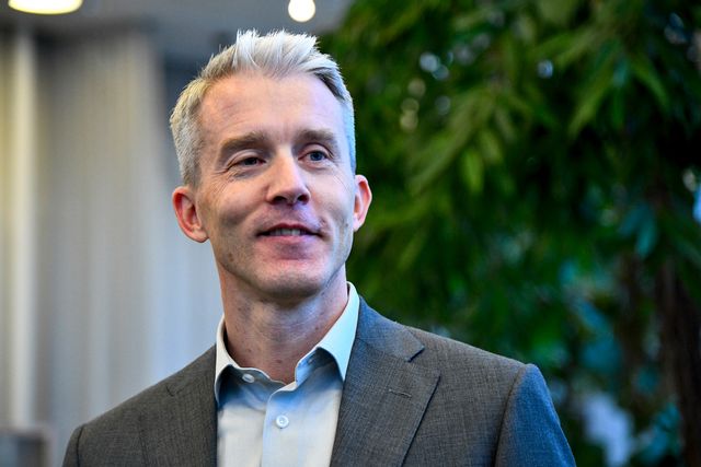 Per Narvinger, chef för Ericssons affärsområde Networks, intervjuas på huvudkontoret i Kista i samband med delårsrapporten. Foto: Lars Schröder/TT