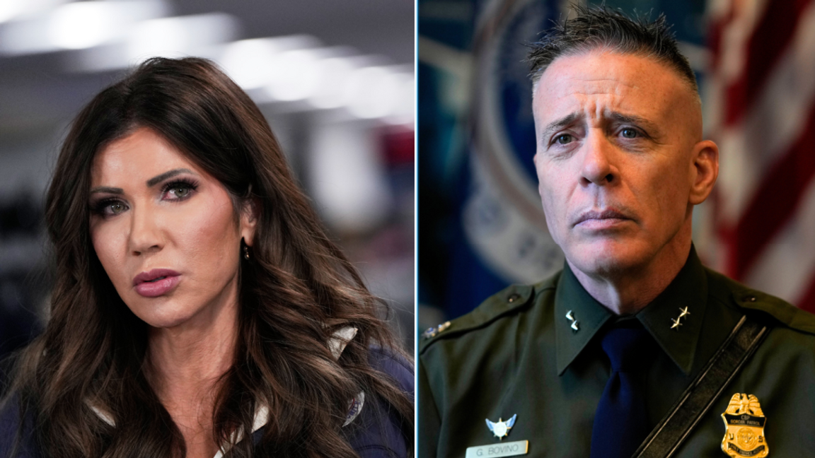 USA:s minister för inrikes säkerhet, Kristi Noem, uppges hänga löst efter att gränsbevakningschefen Greg Bovino nu lämnar sin post. Foto: Julia Demaree Nikhinson/Erin Hooley/AP/TT