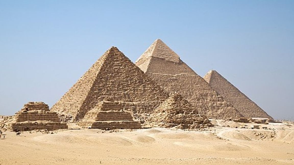 Pyramider tilltalar oss fortfarande. Foto: Wikipedia 