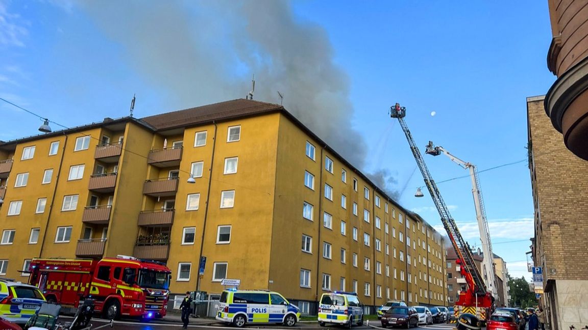 En misstänkt sprängning har skett i ett bostadshus i centrala Norrköping. Skadorna beskrivs som omfattande. Foto: Fredrik Schlyter/TT