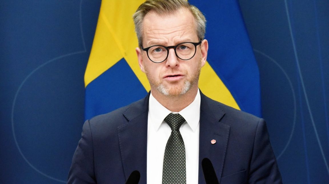 Finansminister Mikael Damberg (S) kan glädjas åt ett överskott på 77,8 miljarder 2021, trots att saldot hamnade på minus 76,3 miljarder i december. Arkivbild. Foto: Marko Säävälä/TT