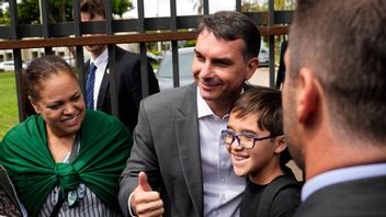 Expresidentens son Flávio Bolsonaro ställer upp som presidentkandidat i Brasilien. Foto: Eraldo Peres/AP/TT