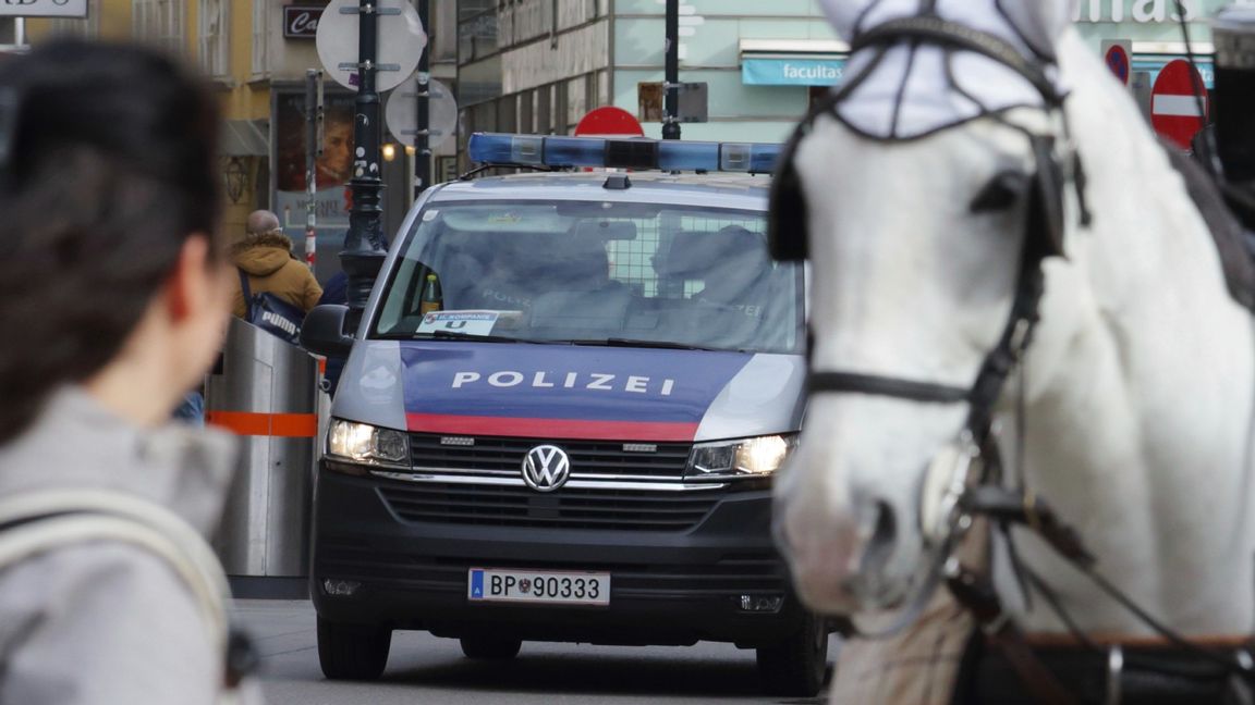 Polis på plats i Wien i Österrike. Foto: Heinz-Peter Bader/AP/TT