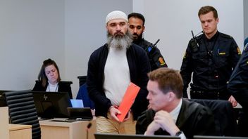 Zaniar Matapour i rättssal 250 i Oslo tingsrätt under rättegången. I förgrunden syns Matapours försvarsadvokat Marius Dietrichson. Foto: LISE ÅSERUD/NTB/TT