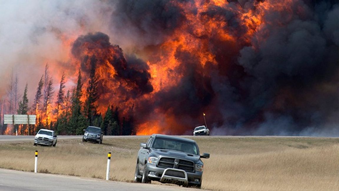 Bild tagen från maj 2016 när Kanada hade en massiv skogsbrand söder om Fort McMurray, Alberta. Foto: Jonathan Hayward/AP/TT.