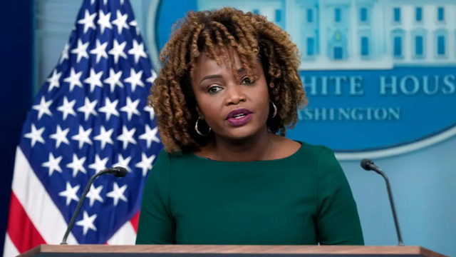 Karine Jean-Pierre var Vita Husets pressekreterare under Bidens regering fram till hans utträde 2025. Foto: Susan Walsh/AP/TT